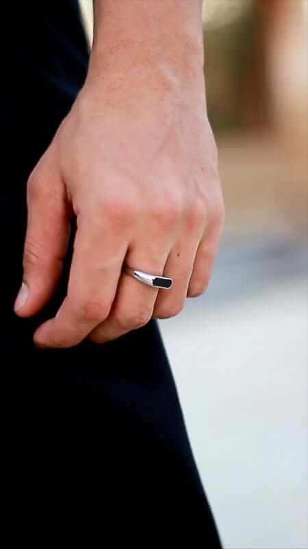 Signet Bar Ring - Hunarr