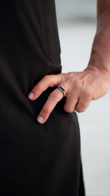 Signet Bar Ring - Hunarr